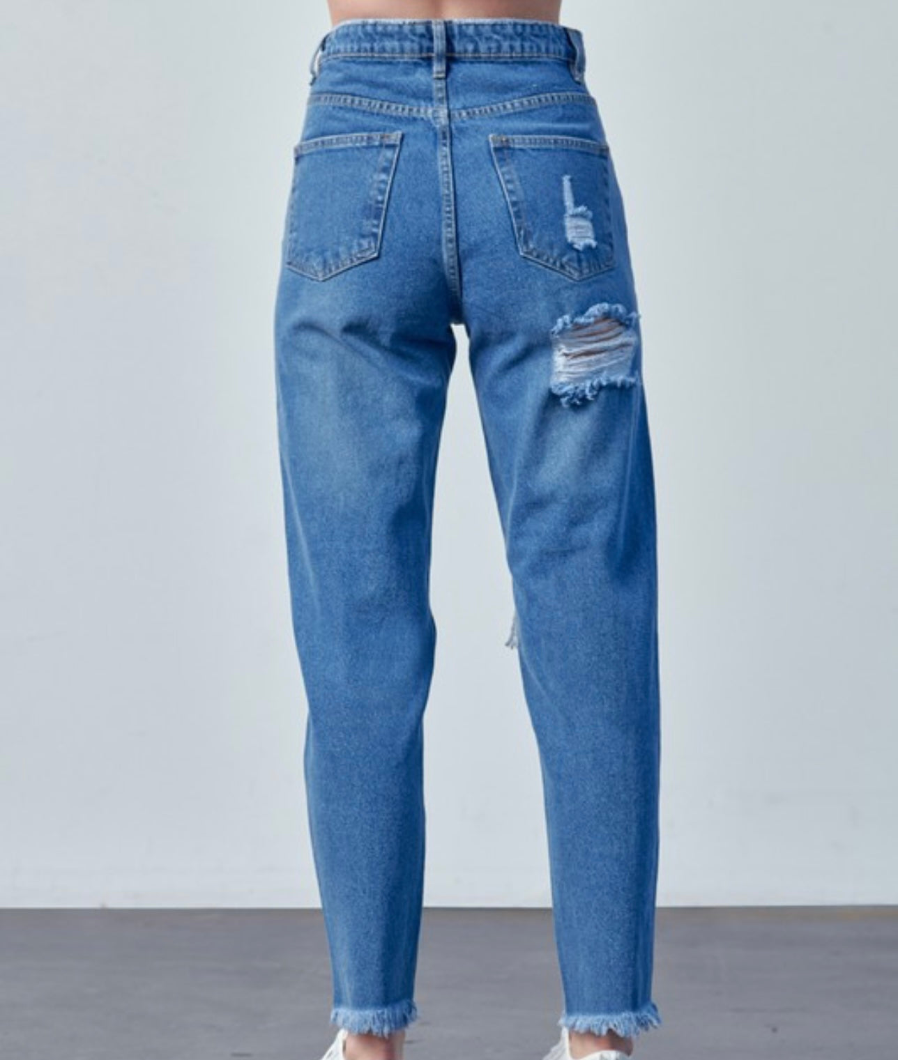 JOSIE DISTRESSED MOM JEAN